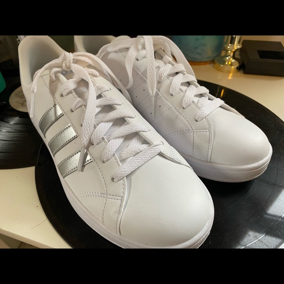 adidas vs advantage silver